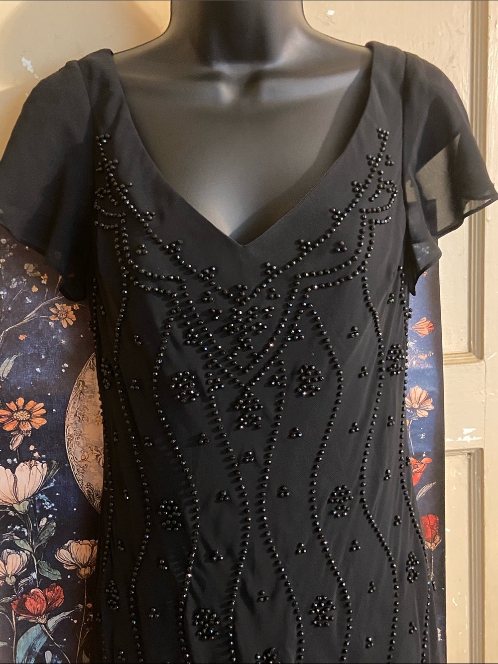 Elegant Black Gothic Beaded V-Neck Dress - Picture 4 of 8